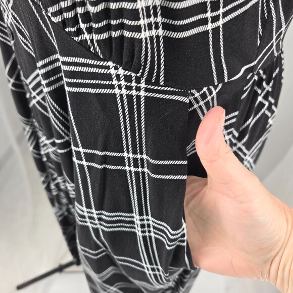 718-9 Torrid Plaid Button Front Challis Shirt sharkbite hem Dress Size 2 18/20 - Picture 7 of 16